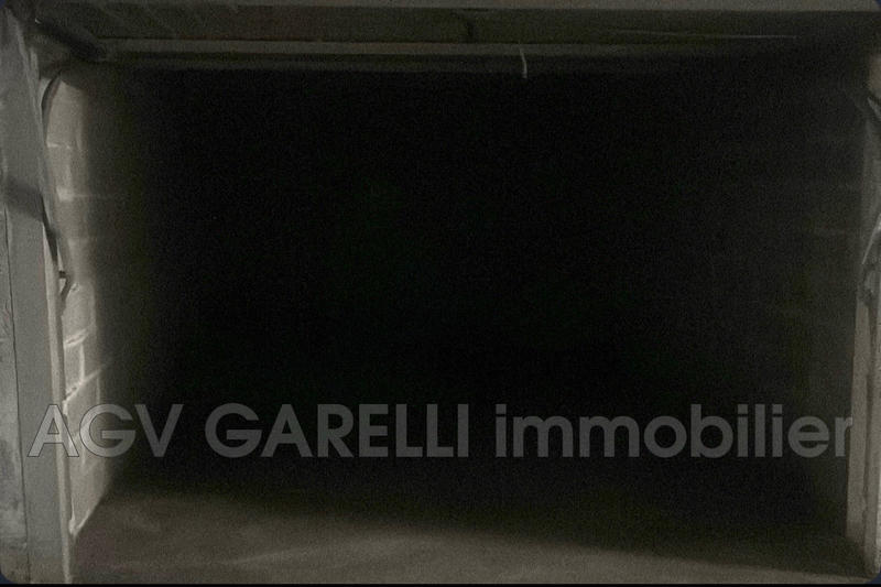 Parking / Garage - 11 m²