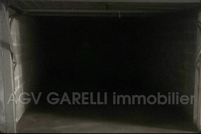 Parking / Garage - 11 m²