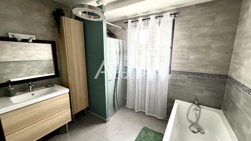 Maison - 111 m² - 5 pièces