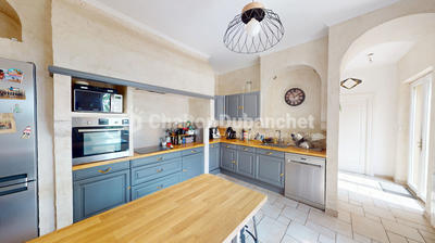 Maison - 310 m² - 8 pièces