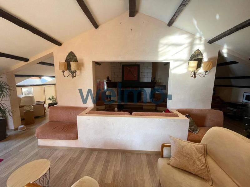 Appartement - 250 m² - 6 pièces