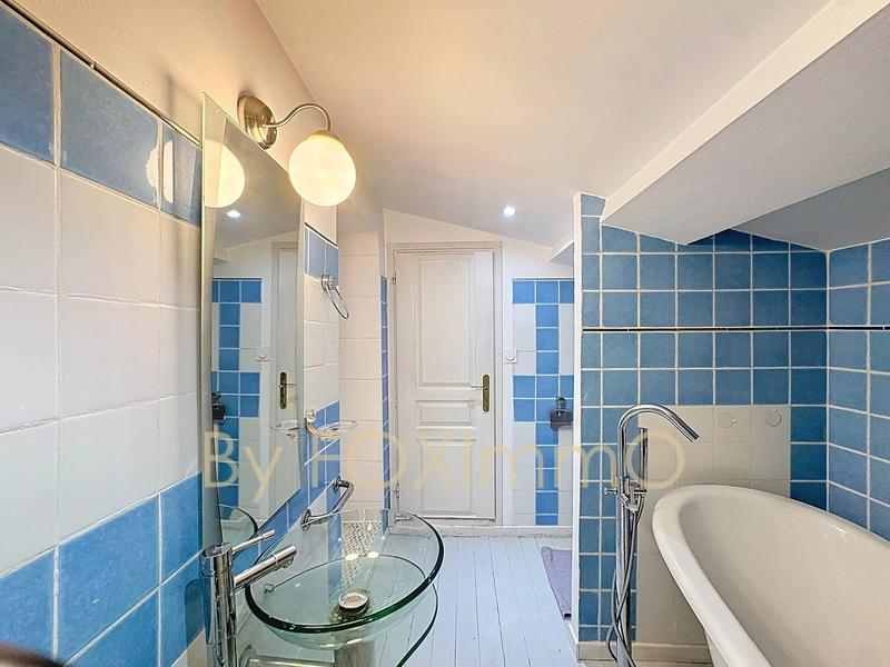 Propriété - 344 m² - 7 pièces