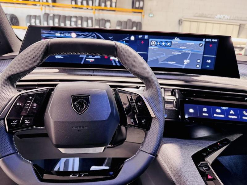 3008 (3) 1.2 Hybrid 145 E-Dcs6 Gt + Alcantara &amp; Pack 360