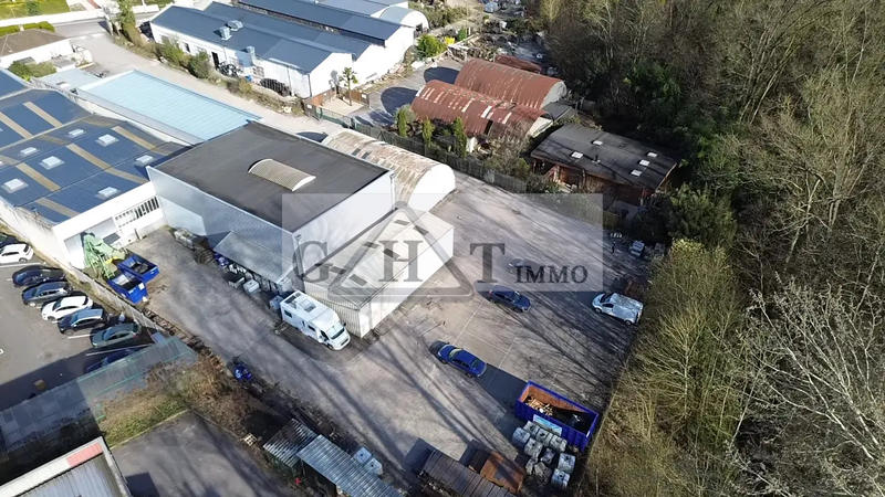 Entrepôt - 1 850 m²