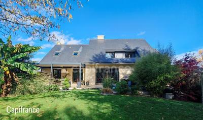 Maison - 230 m² - 8 pièces