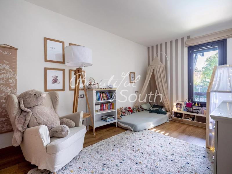 Villa - 302 m² - 10 pièces