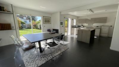 Maison - 210 m² - 8 pièces