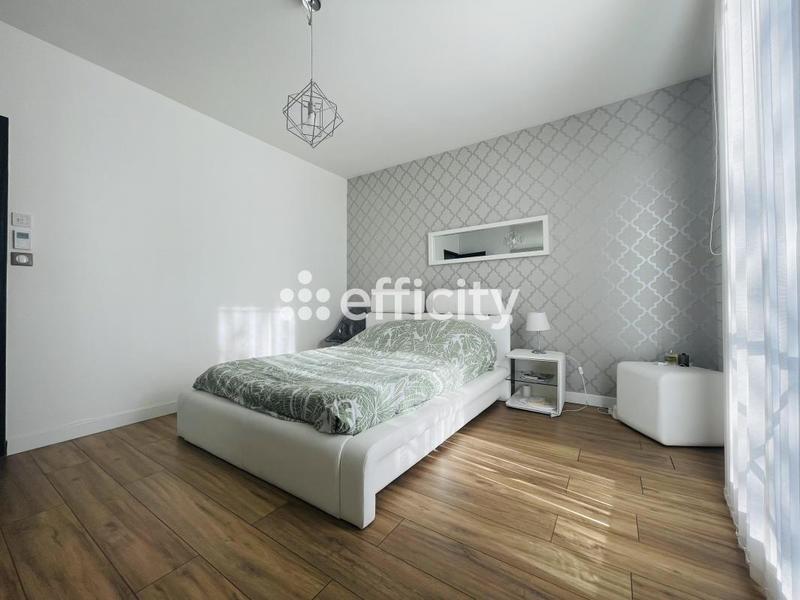 Demeure - 200 m² - 7 pièces