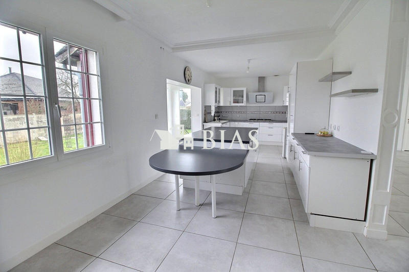 Maison - 230 m² - 7 pièces