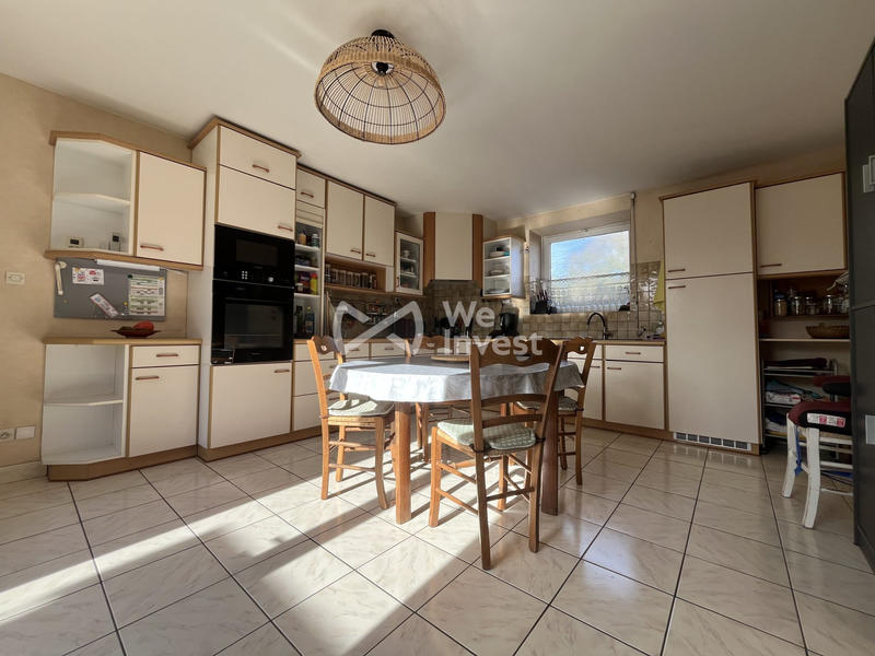 Maison - 240 m² - 7 pièces