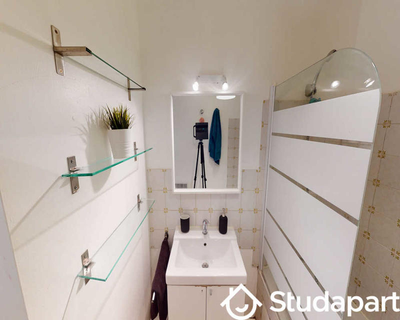 Chambre - 70 m² - 1 pièce