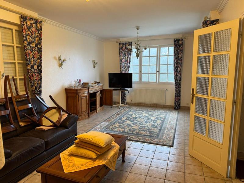 Maison - 204 m² - 7 pièces