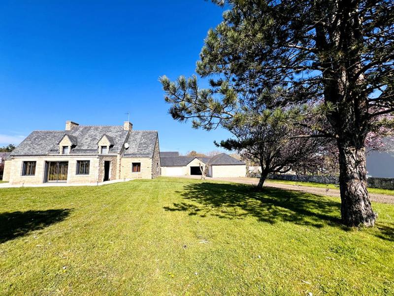 Maison - 205 m² - 9 pièces