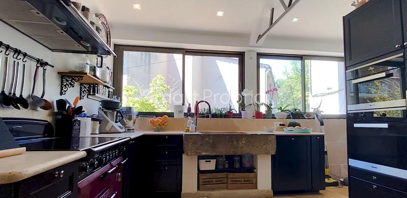 Propriété - 350 m² - 9 pièces