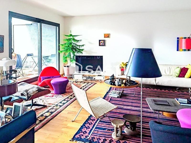 Appartement - 210 m² - 6 pièces