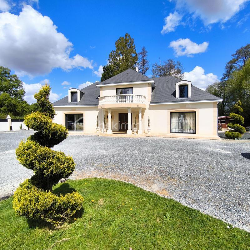 Maison - 213 m² - 7 pièces