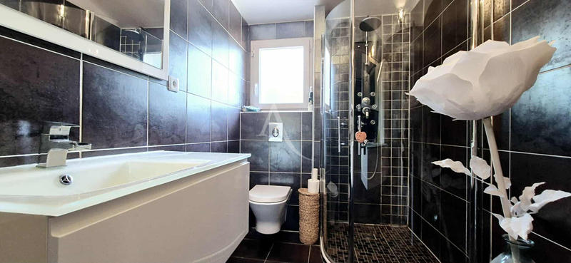 Maison - 170 m² - 6 pièces