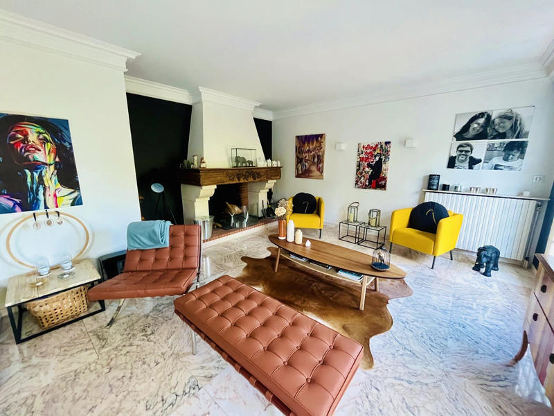 Maison - 298 m² - 10 pièces