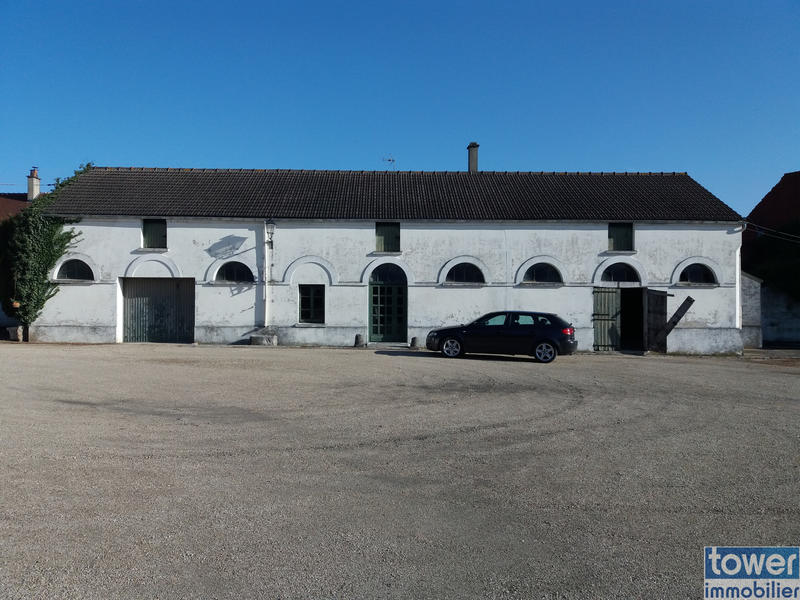 Propriété - 995 m² - 10 pièces