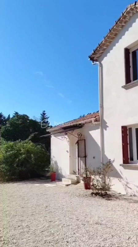 Propriété - 98 m² - 6 pièces