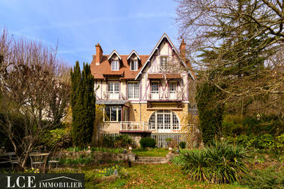 Maison - 357 m² - 14 pièces