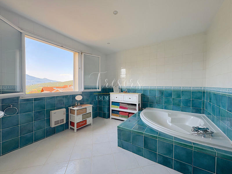 Maison - 170 m² - 8 pièces