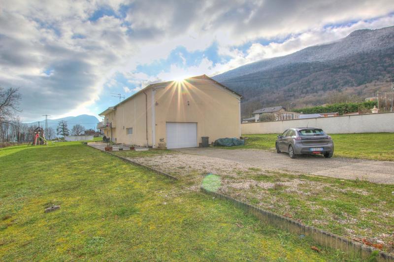 Maison - 180 m² - 7 pièces