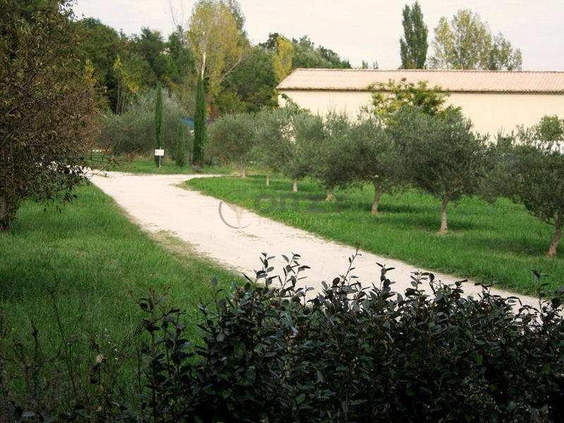 Maison - 492 m² - 12 pièces