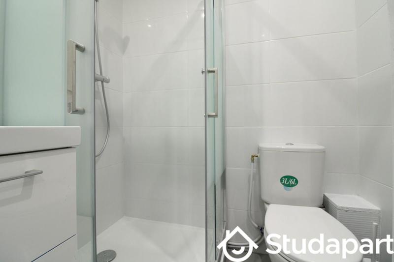 Chambre - 80 m² - 1 pièce