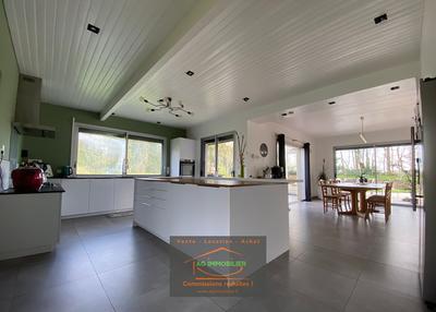 Maison - 341 m² - 9 pièces