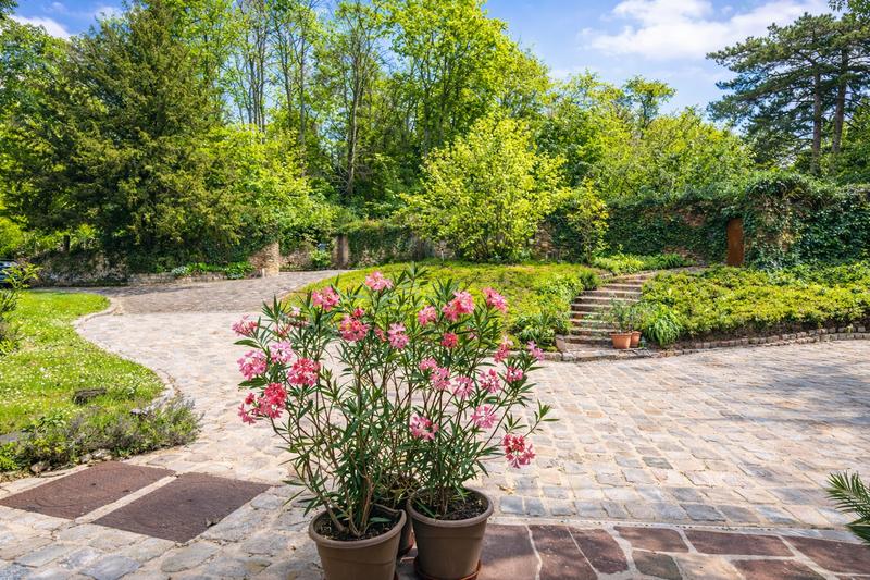 Propriété - 300 m² - 10 pièces