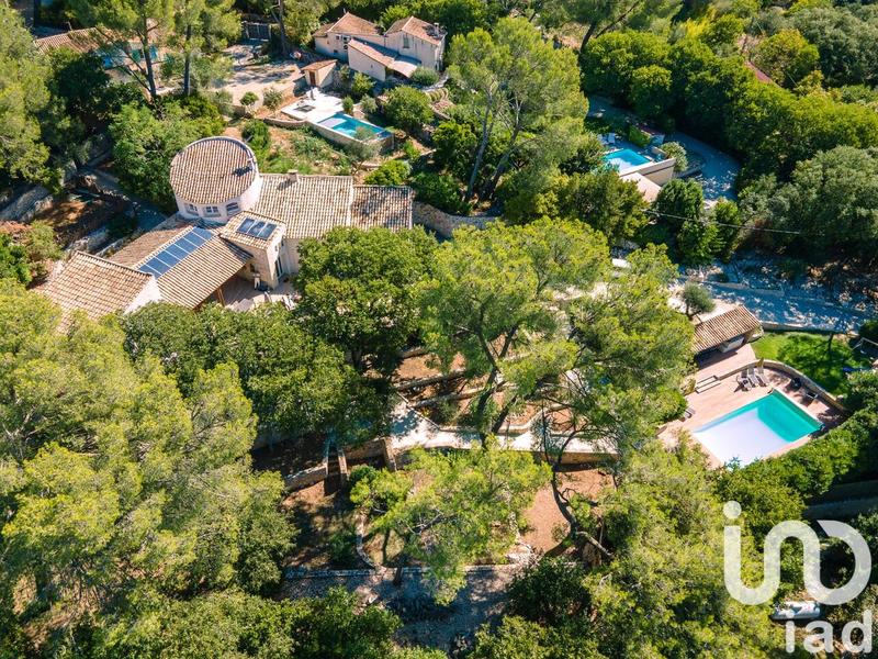 Maison - 220 m² - 6 pièces