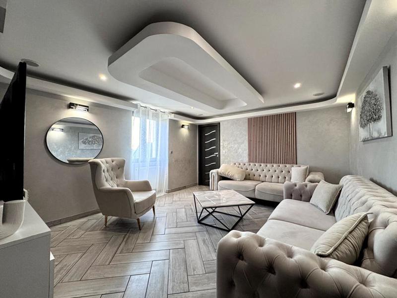 Maison - 301 m² - 9 pièces