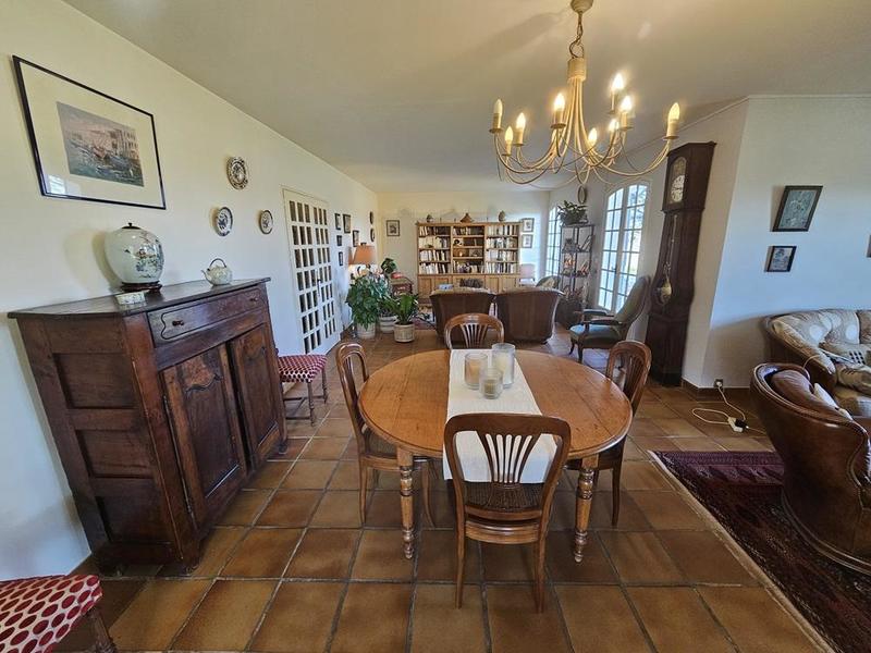 Villa - 240 m² - 8 pièces