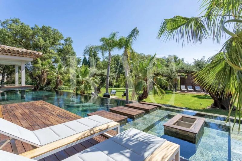 Villa - 350 m² - 7 pièces