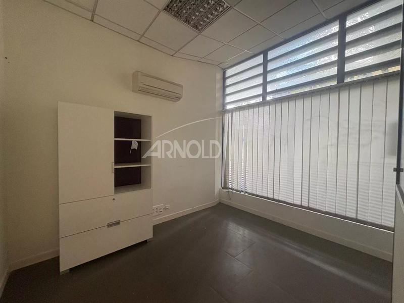 Local commercial - 205 m² - 10 pièces