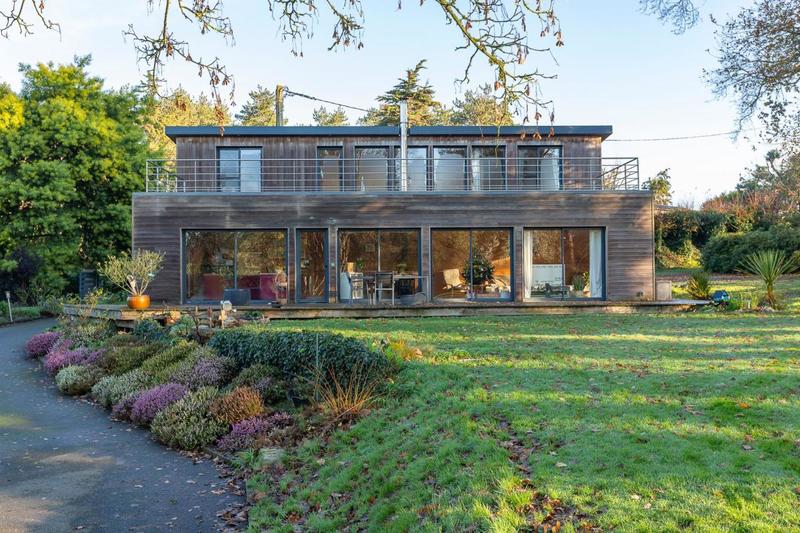 Maison - 210 m² - 6 pièces