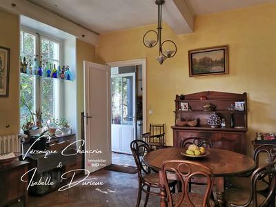 Maison - 198 m² - 7 pièces