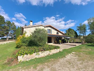 Maison - 198 m² - 7 pièces