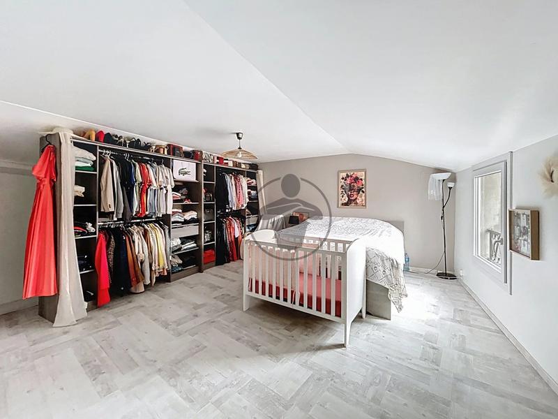 Maison - 180 m² - 6 pièces