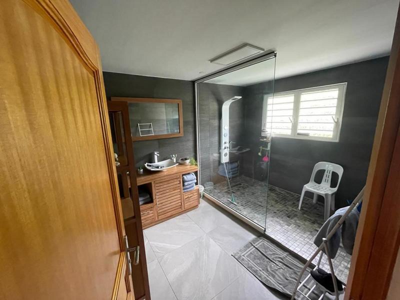 Maison - 220 m² - 6 pièces