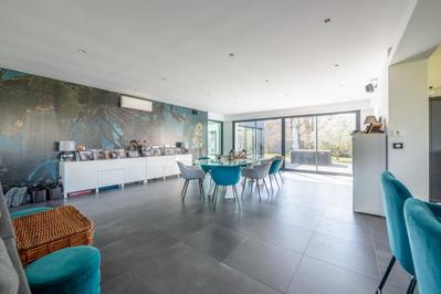 Villa - 328 m² - 8 pièces