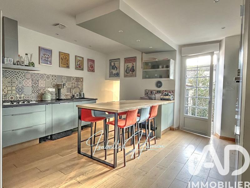 Maison - 212 m² - 9 pièces