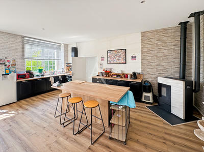 Maison - 270 m² - 8 pièces