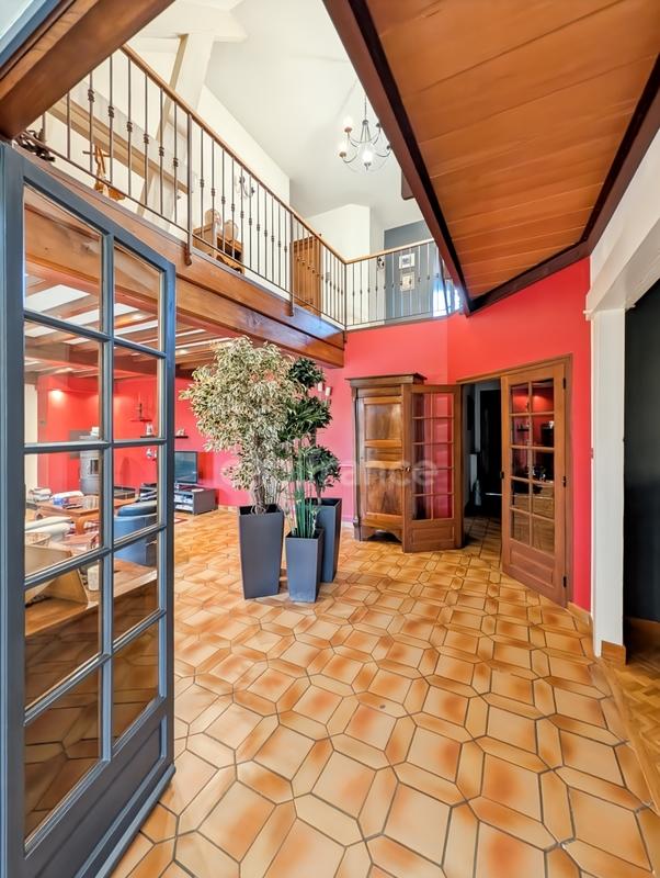 Maison - 246 m² - 9 pièces