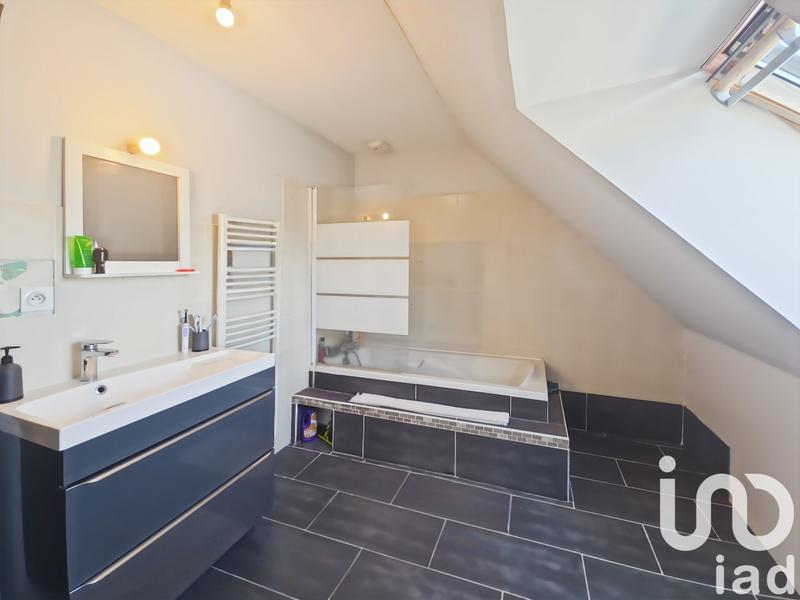 Maison - 95 m² - 5 pièces