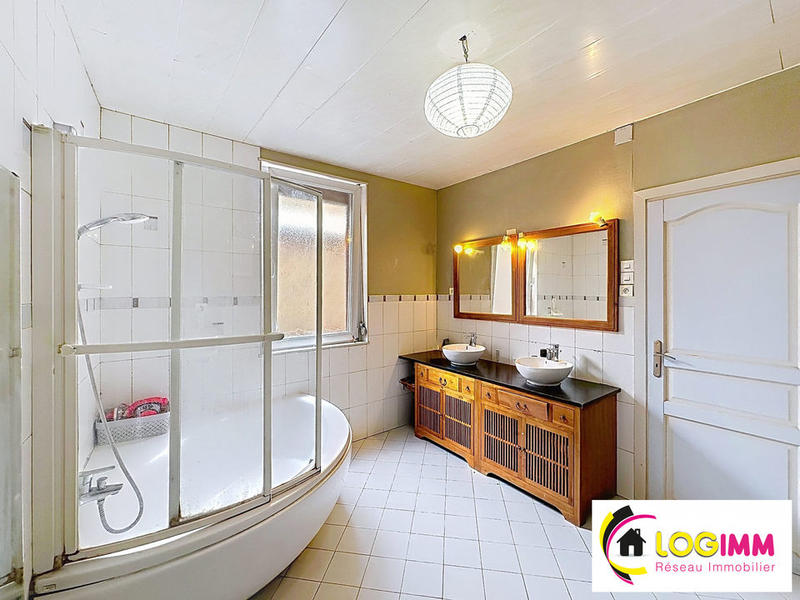 Maison - 170 m² - 9 pièces