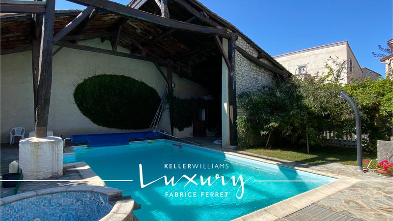 Maison - 326 m² - 11 pièces