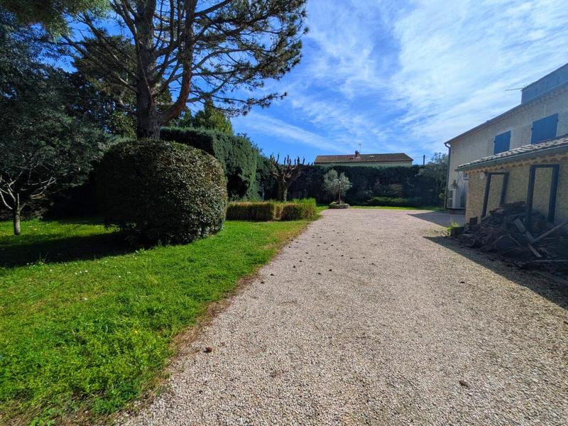 Maison - 232 m² - 7 pièces
