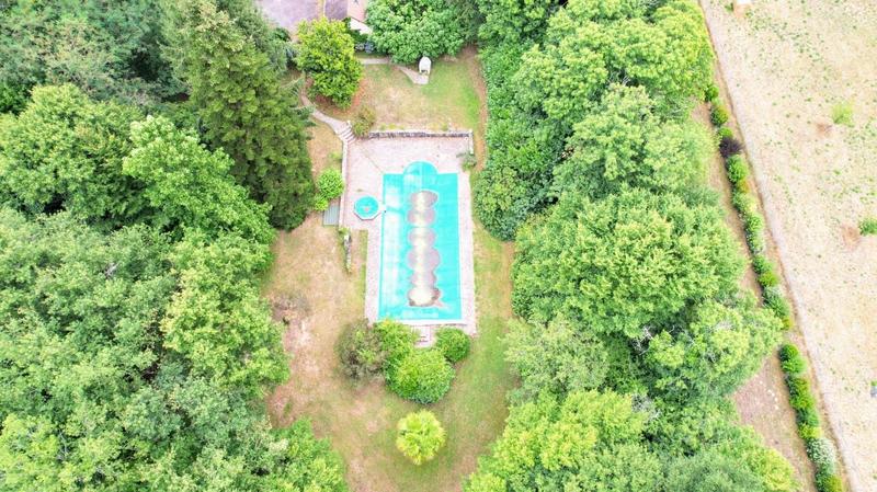 Maison - 250 m² - 7 pièces